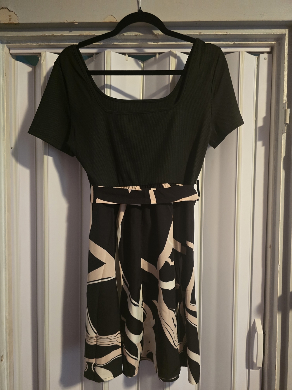 Black Short-Sleeve Mini Dress with Cream Abstract Print